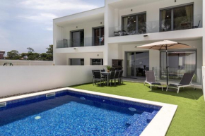 Modern Villa with pool and garage by Soulplaces